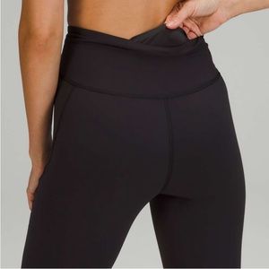 Lululemon Base Pace High-Rise Crop 23" Brushed Nulux
Black Size 6